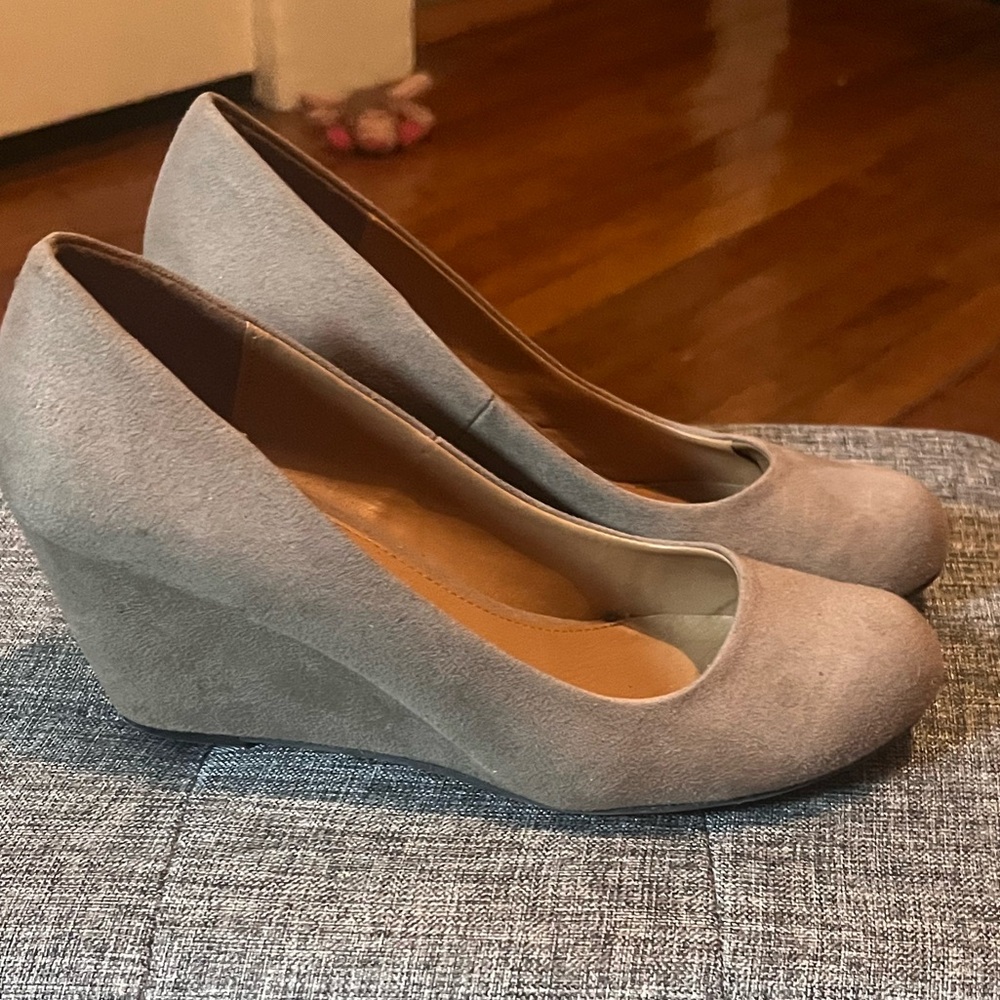 Chinese Laundry Nima Wedge Pump size 7 1/2